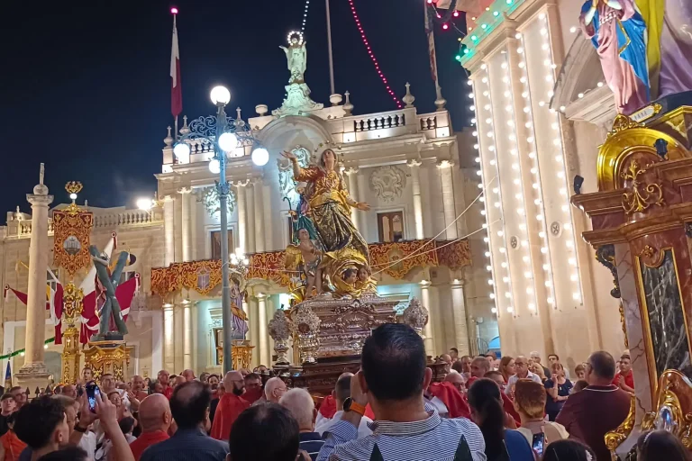 Celebraciones nocturnas de Santa Marija en Mqabba, Malta